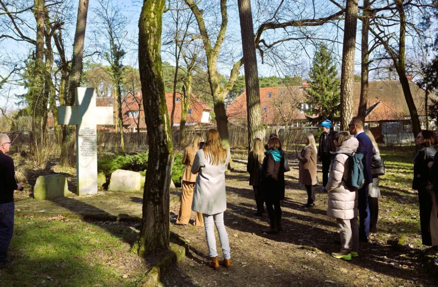 Living places of remembrance