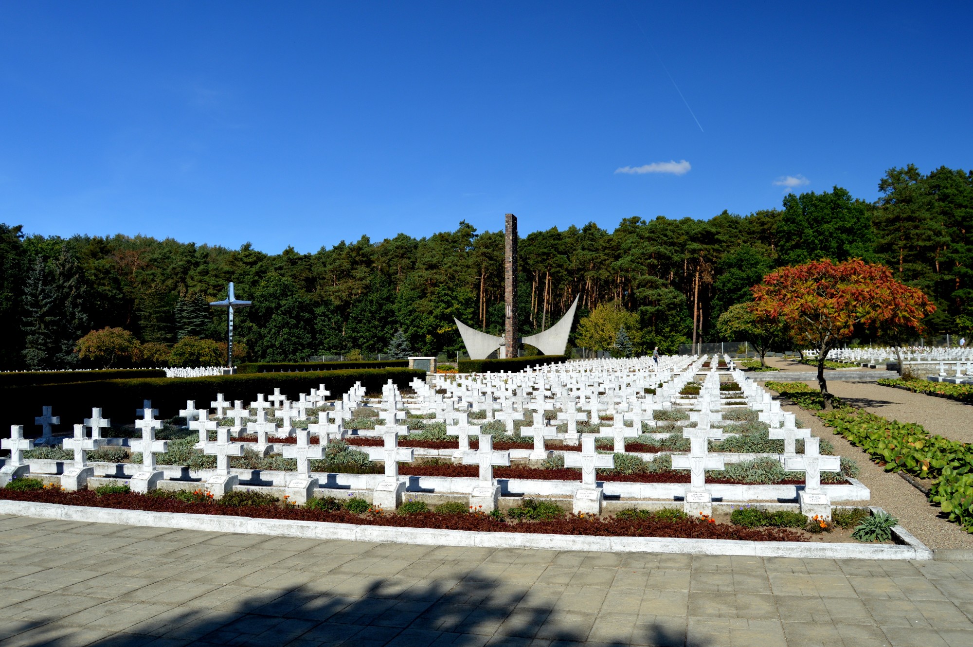 MUSEUM UND SOLDATENFRIEDHOF DER 1. POLNISCHEN ARMEE